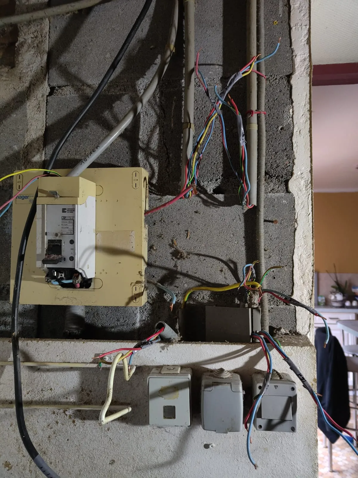 Mise aux normes électrique par CK TRAVAUX Orléans